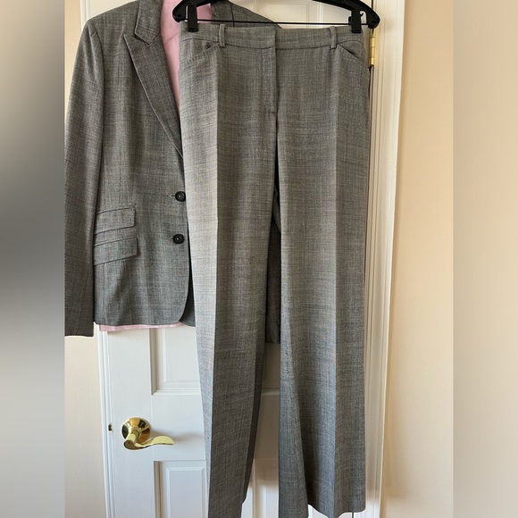 Tahari tweed pant suit size 14. - Picture 4 of 9